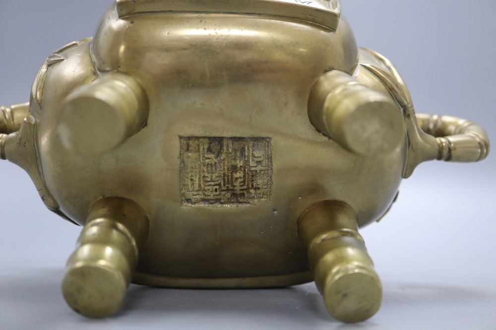 A Chinese bronze censer, height 14cm